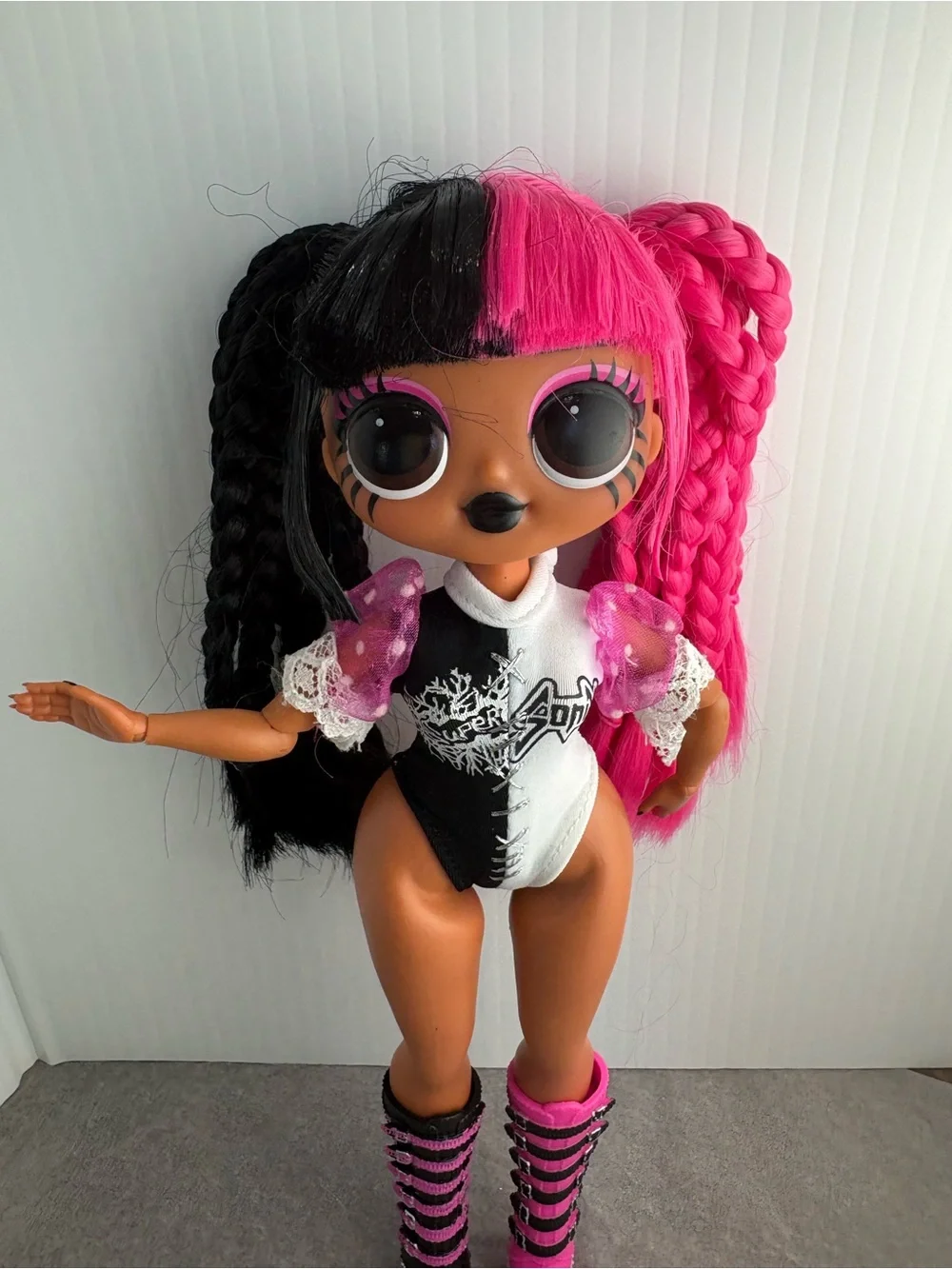 L.O.L. Surprise OMG Remix Rock Metal Chick Doll Clothes and Boots